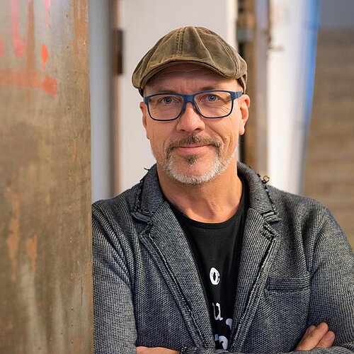 Let Us Work Torsten Schmidt