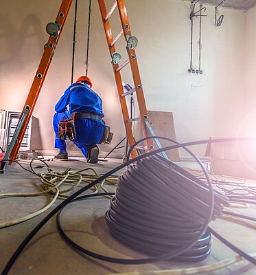 Let Us Work Auftrag finden