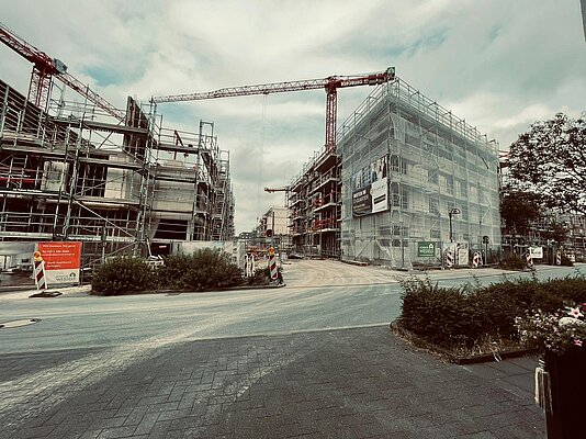 Let Us Work Baustelle